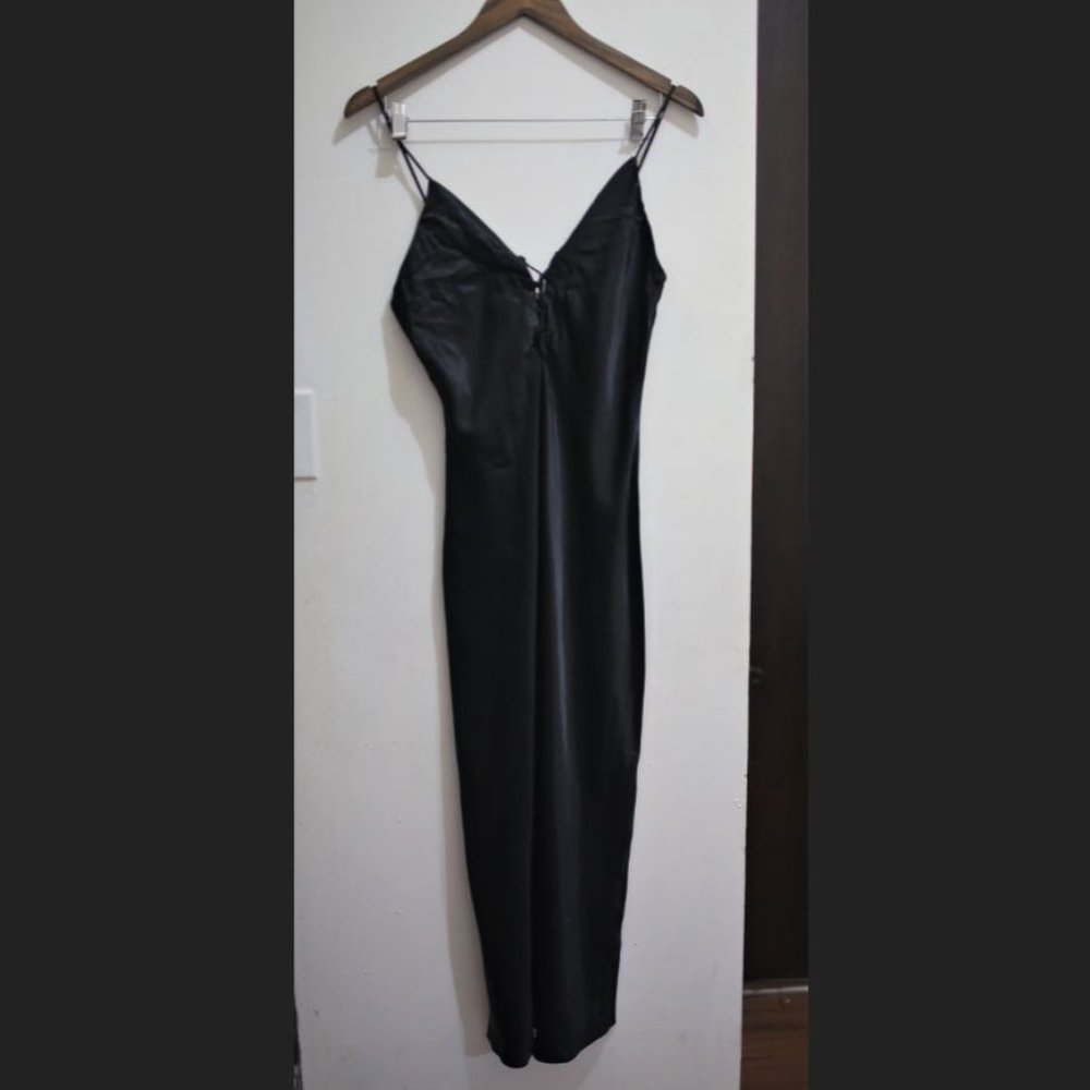 NWT SATIN EFFECT MIDI DRESS. - Picture 3 of 9